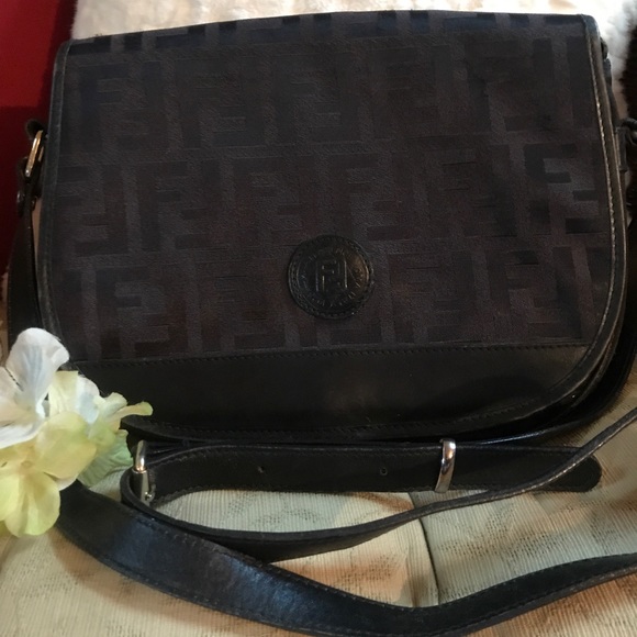 Fendi Handbags - 🌟❤️SALE❤️🌟VINTAGE FENDI SHOULDER/XBODY BAG